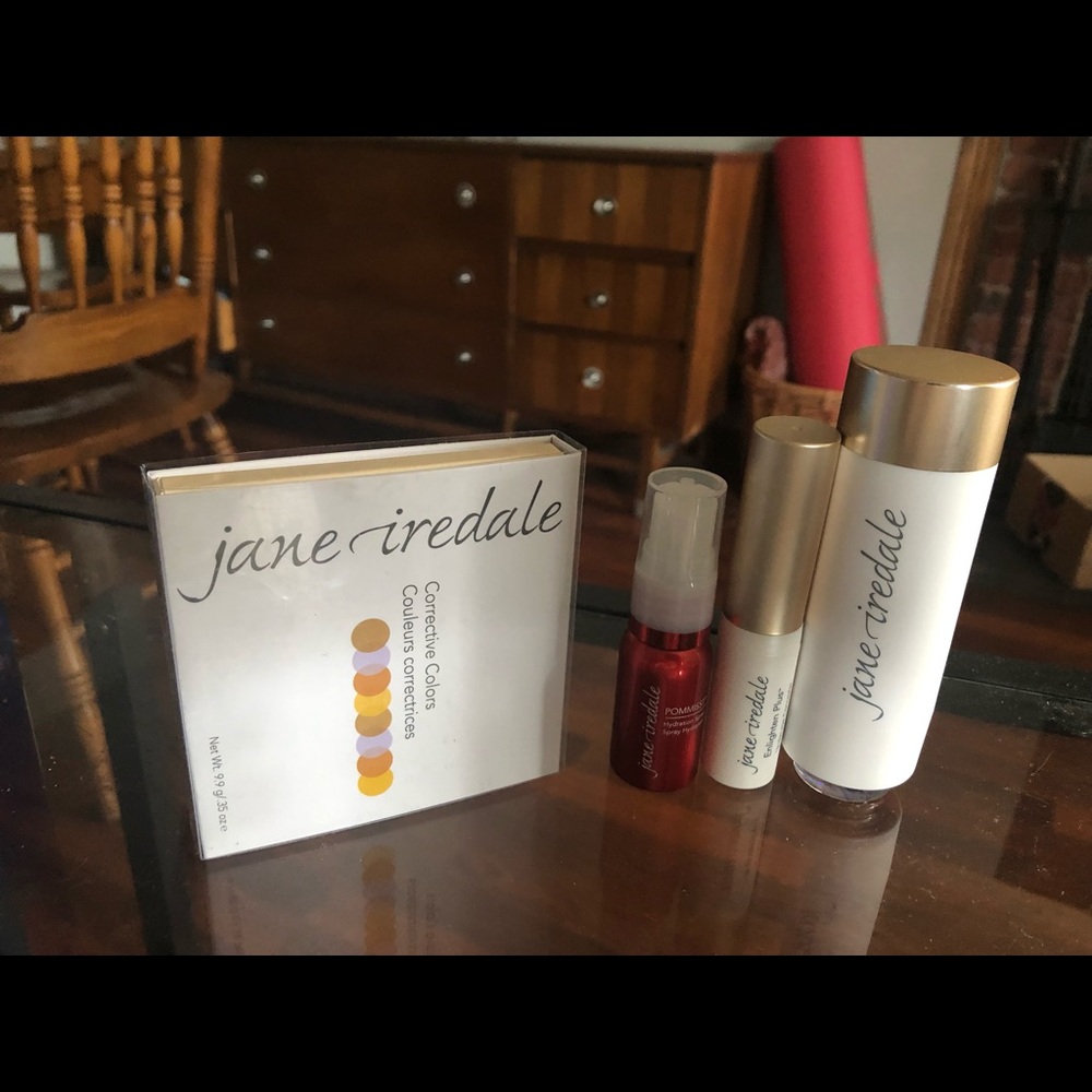 Jane Iredale beauty items